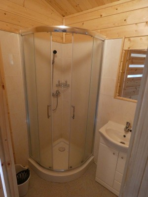 8_domek MAJKA _ łazienka prysznic.jpg